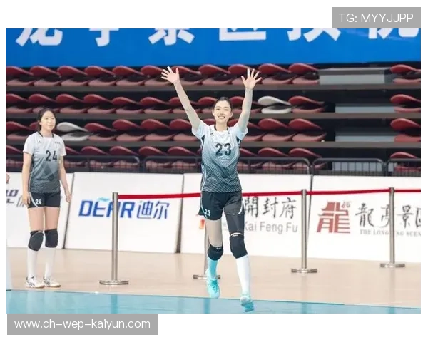 回顾排球女排逆袭之路，女排练球